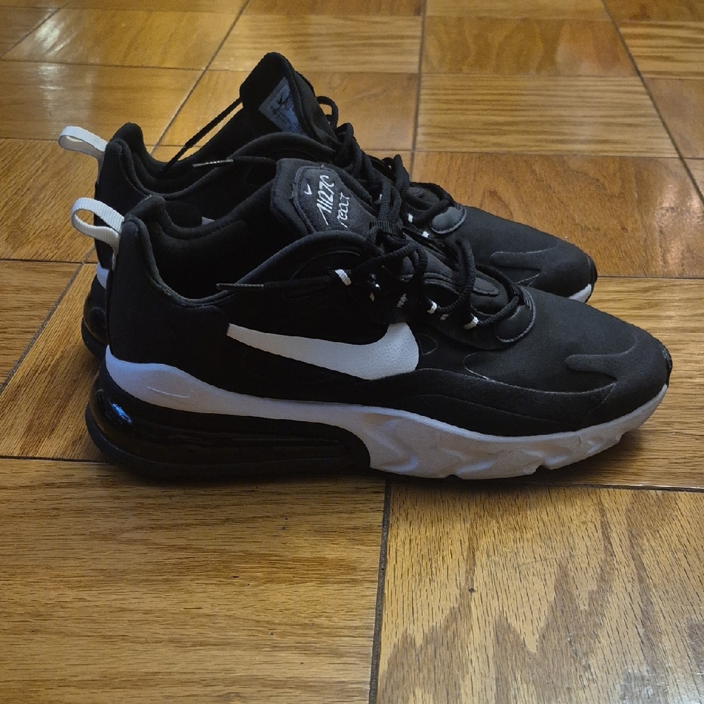 Nike Men's Black and White Air Max Sneakers